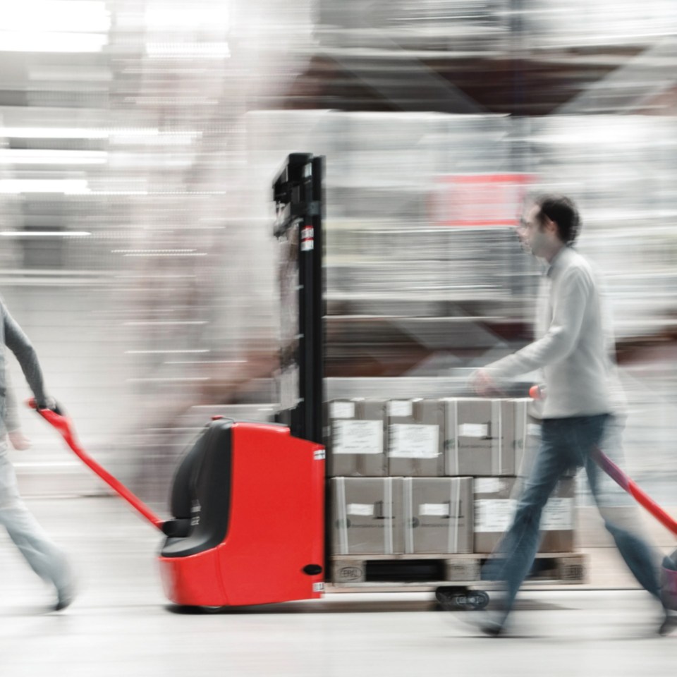pallet_truck-moving-retail-3516_E