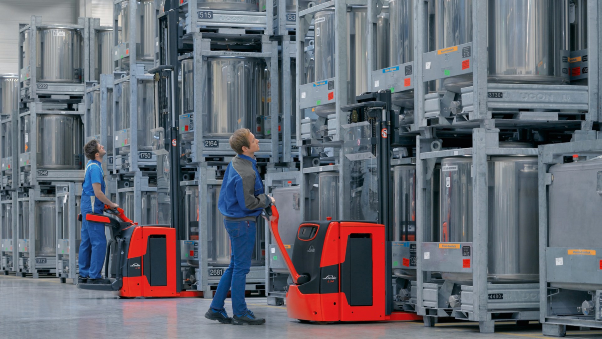 Los apiladores de Linde Material Handling miden el peso de la carga