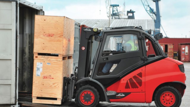 Carretilla Linde con capacidad de manipular contenedores